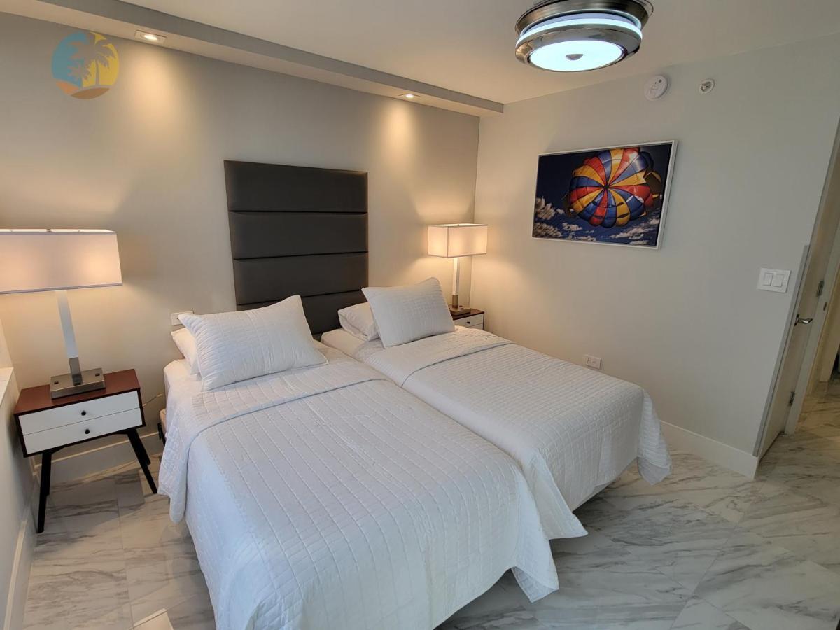 Deluxe Beach Resort - Hora Rentals Маями Бийч Екстериор снимка