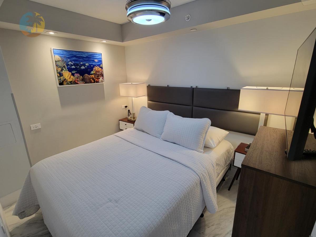 Deluxe Beach Resort - Hora Rentals Маями Бийч Екстериор снимка