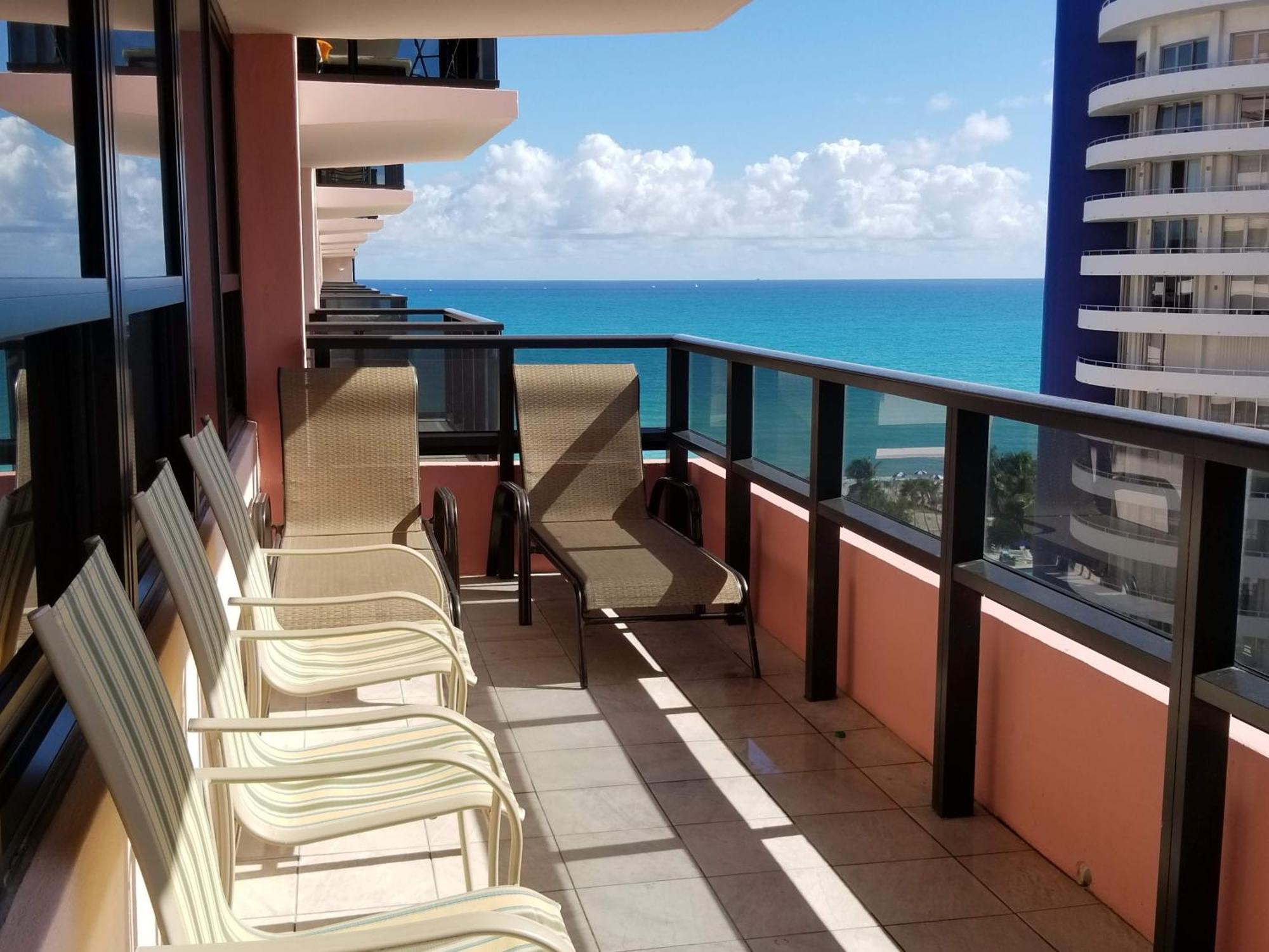 Deluxe Beach Resort - Hora Rentals Маями Бийч Екстериор снимка