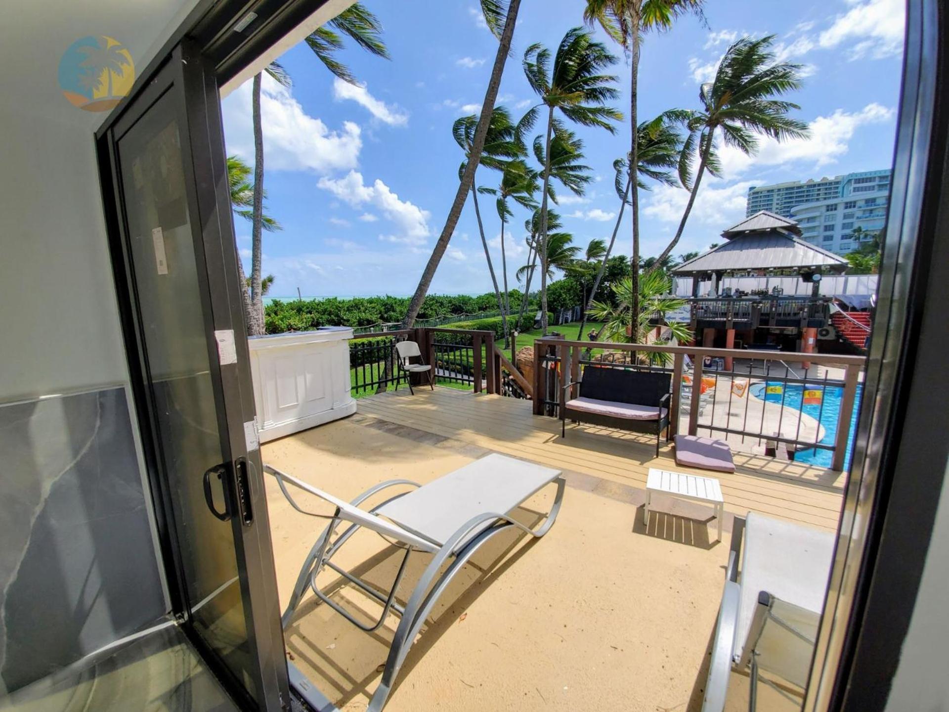 Deluxe Beach Resort - Hora Rentals Маями Бийч Екстериор снимка