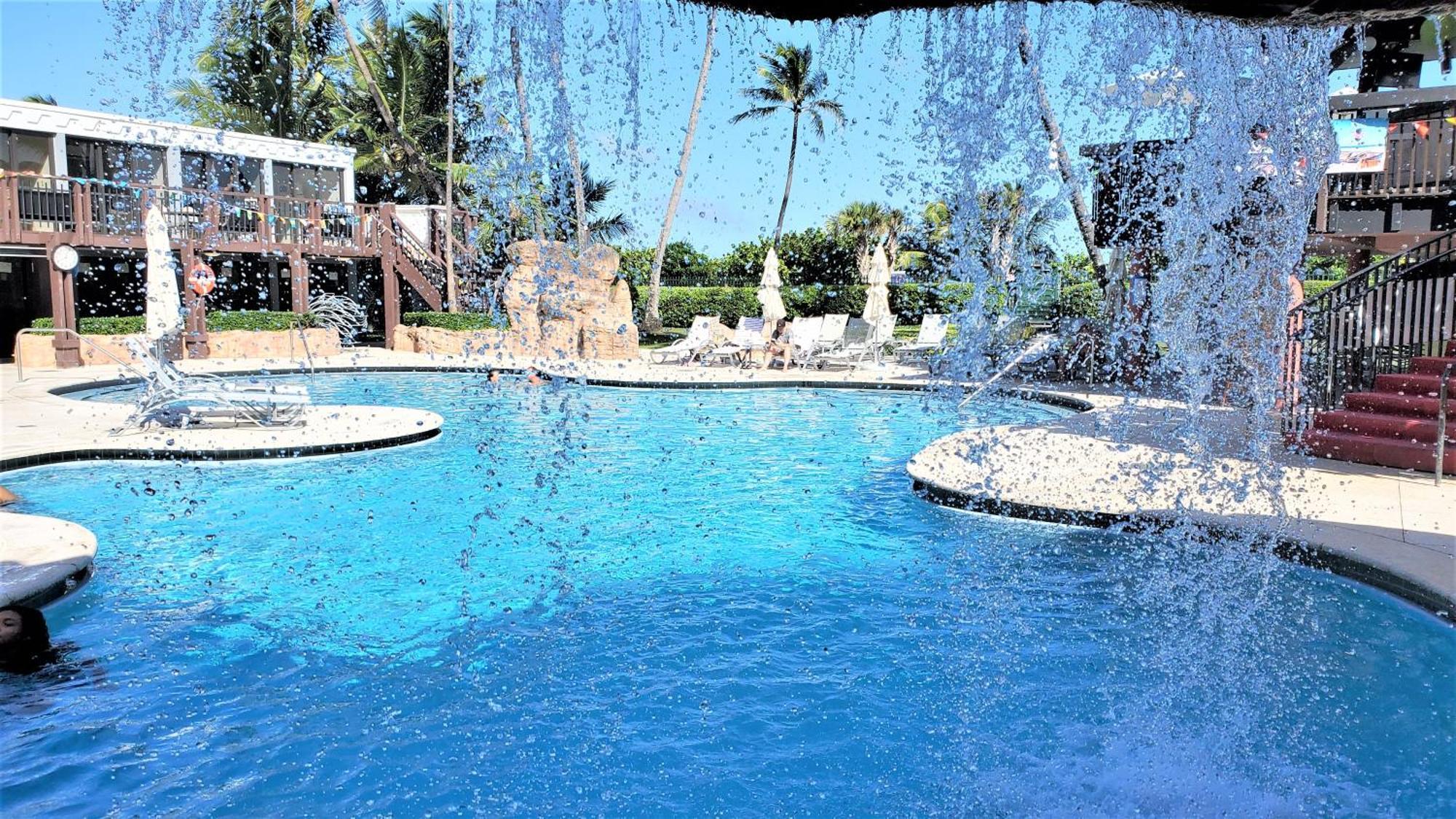Deluxe Beach Resort - Hora Rentals Маями Бийч Екстериор снимка
