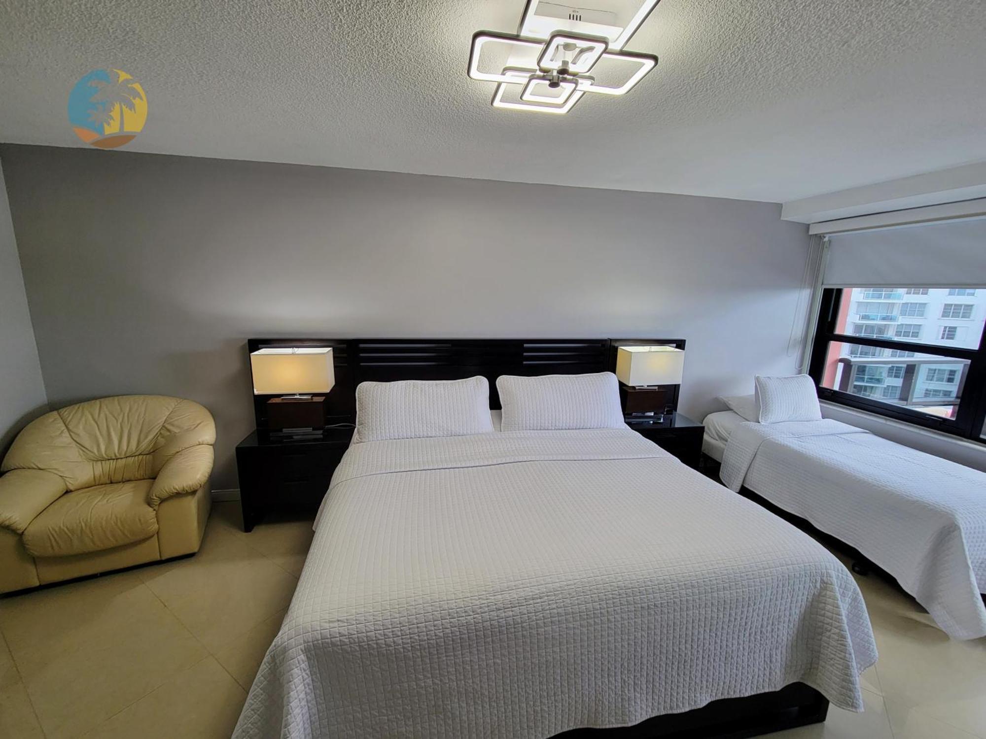 Deluxe Beach Resort - Hora Rentals Маями Бийч Екстериор снимка