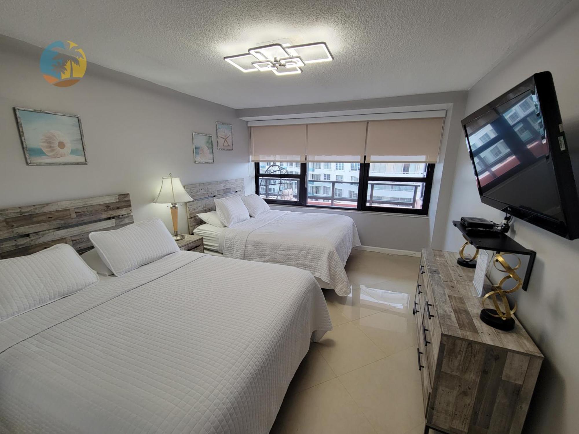 Deluxe Beach Resort - Hora Rentals Маями Бийч Екстериор снимка