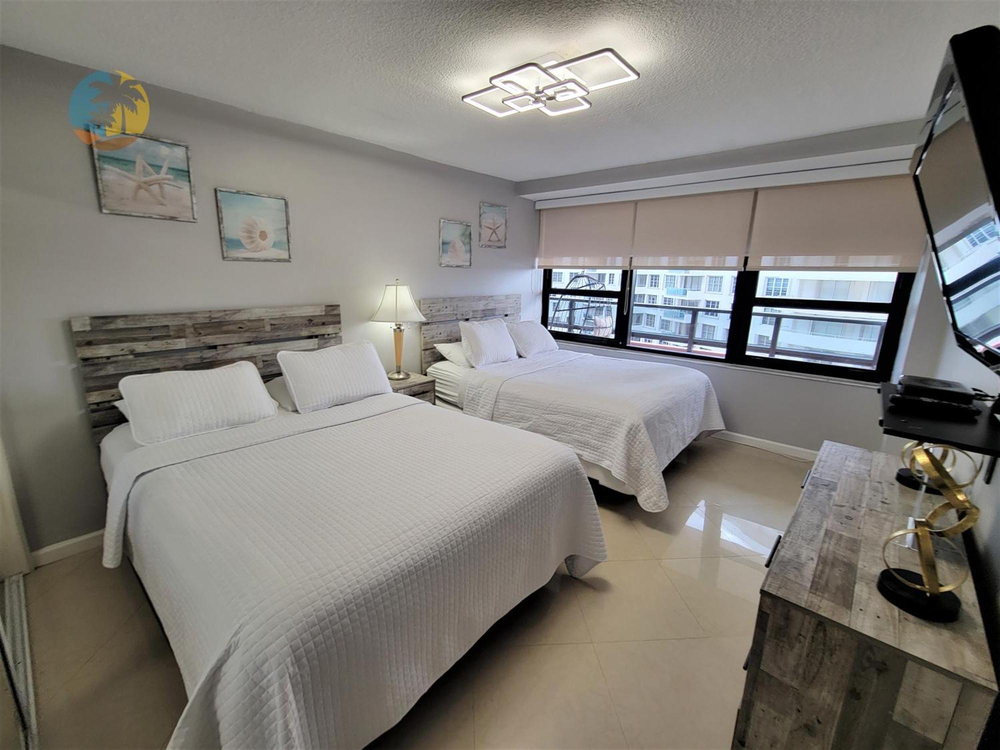 Deluxe Beach Resort - Hora Rentals Маями Бийч Екстериор снимка